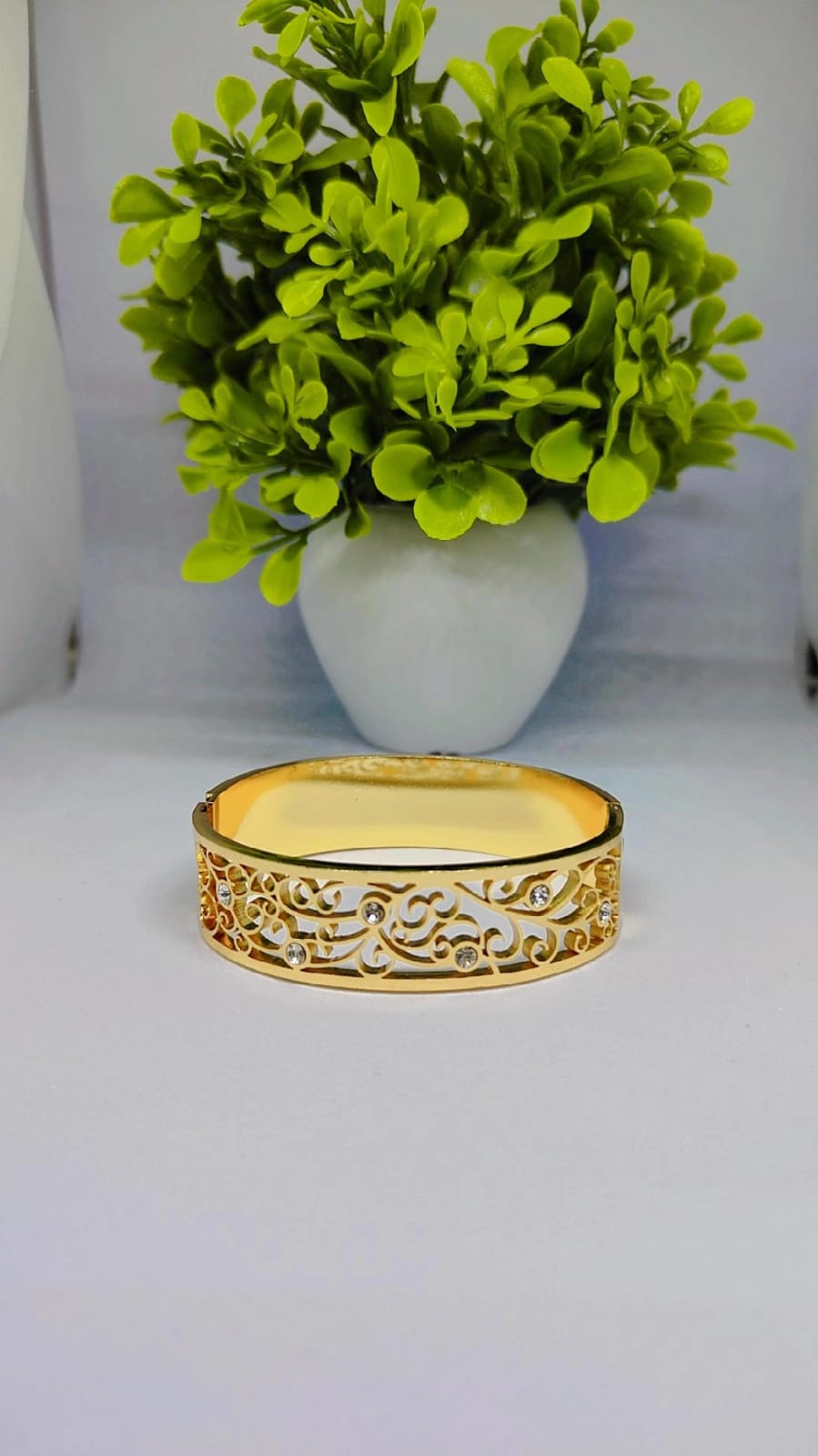 Vintage-Inspired Filigree Gold Bangle