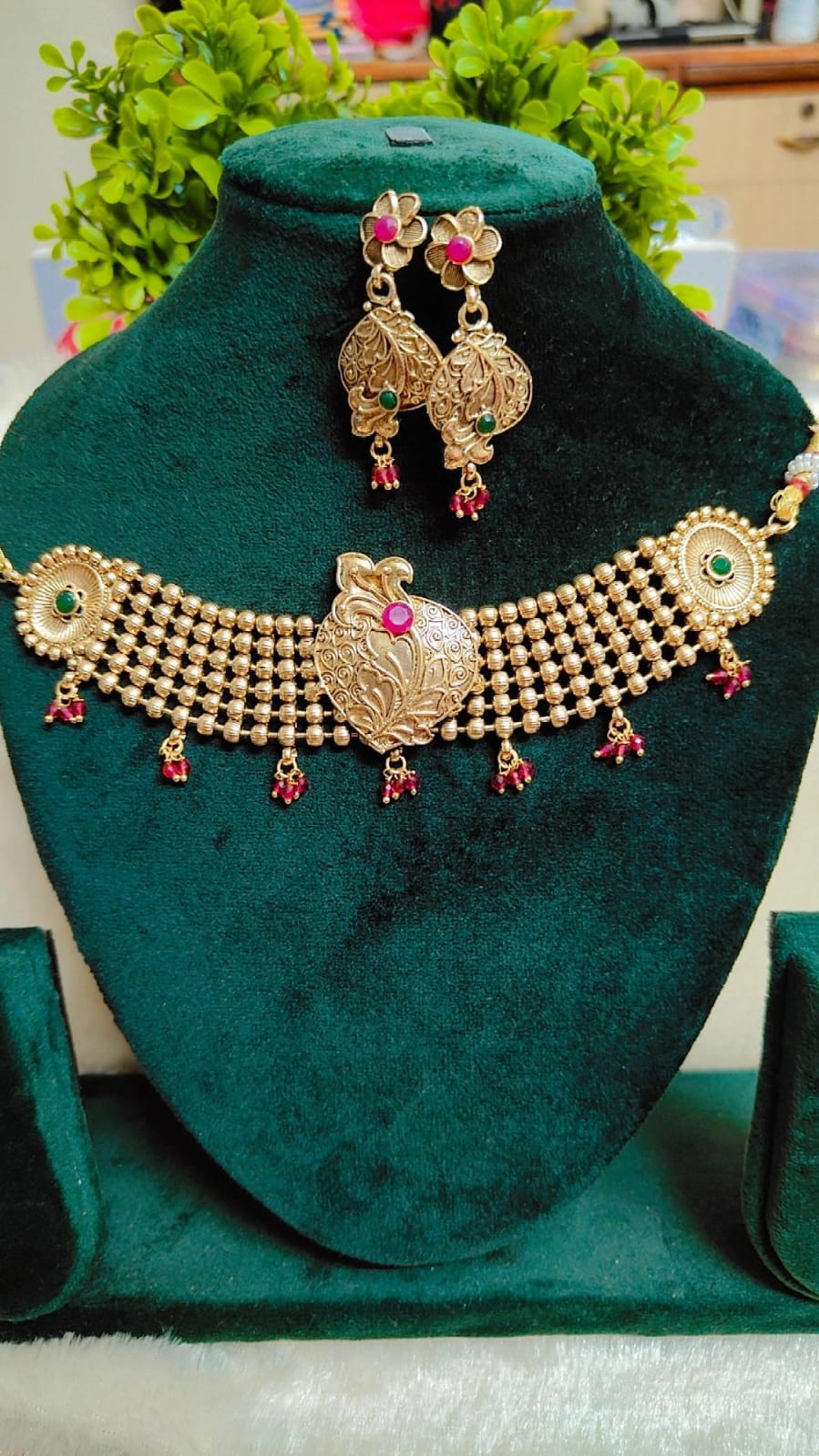 Royal Temple-Inspired Gold Tone Choker Necklace Set