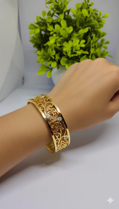 Vintage-Inspired Filigree Gold Bangle