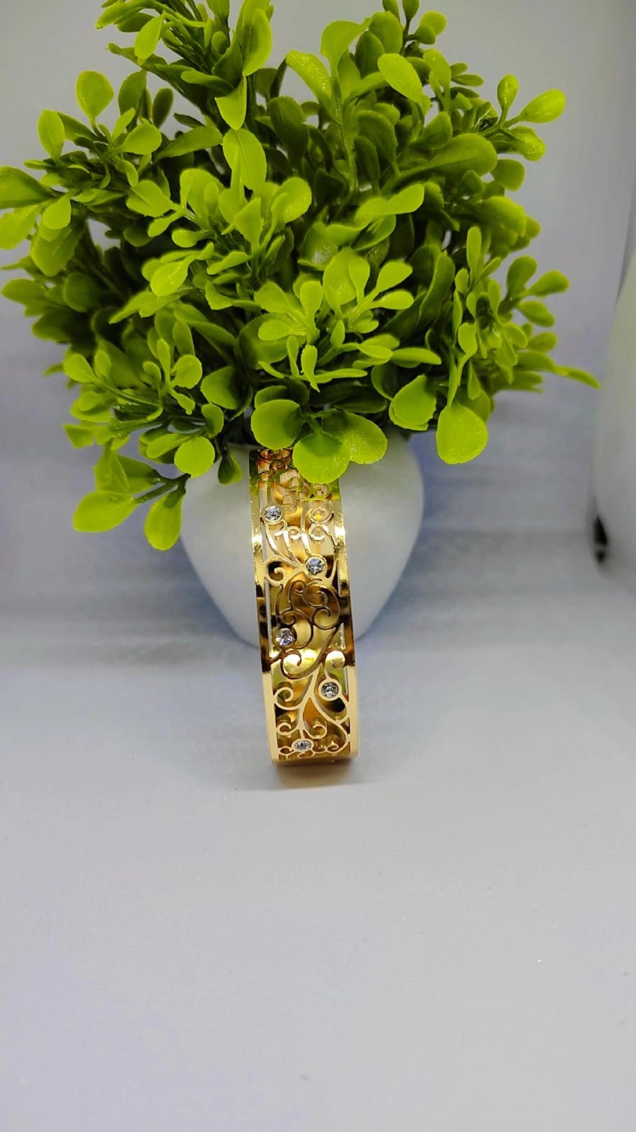 Vintage-Inspired Filigree Gold Bangle