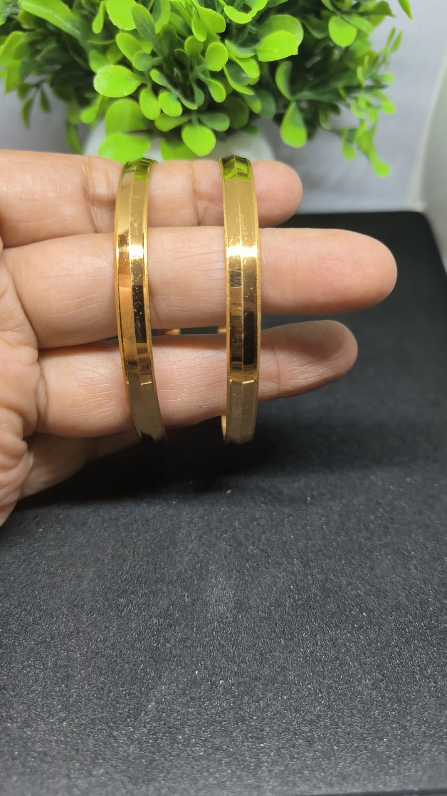 Unisex Classic Gold-Finish Minimal Kada