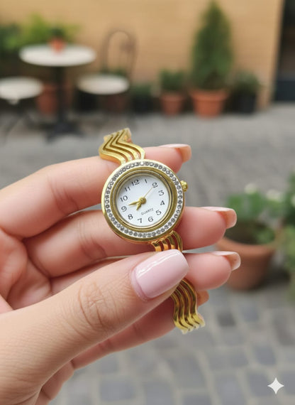Elegant Classic Dial Watch