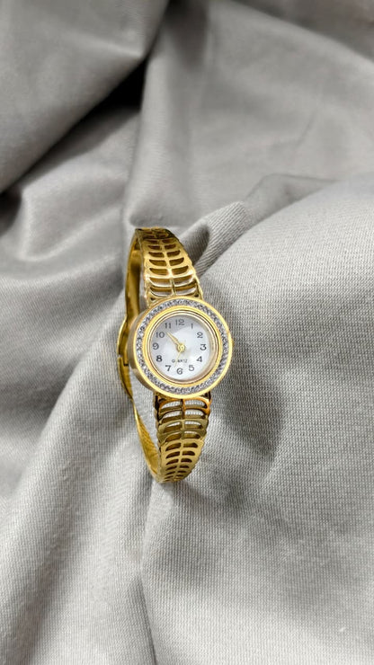 Elegant Classic Dial Watch