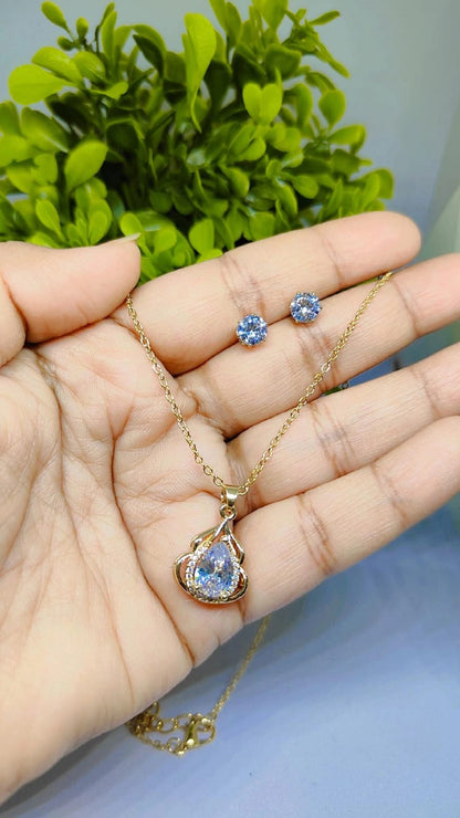 Elegant Solitaire Pendant Set