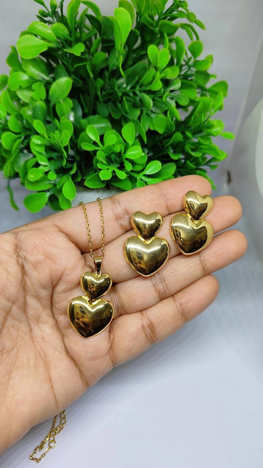 Classic Gold Heart Pendant Set