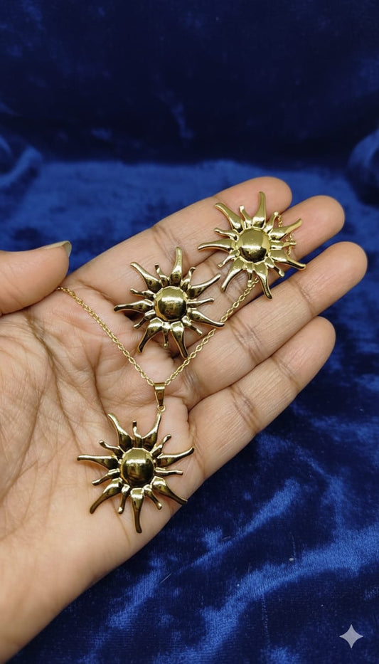 Golden Sunburst Pendant Set