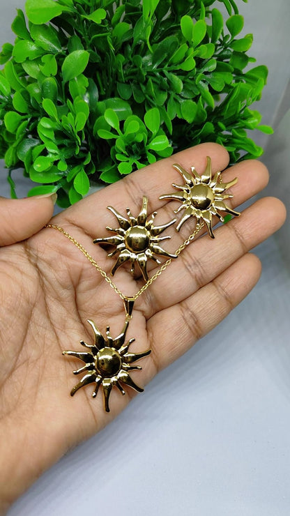 Golden Sunburst Pendant Set