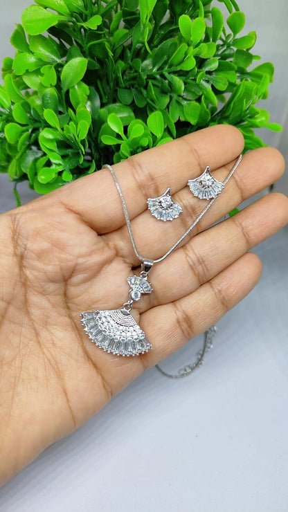 Sparkling Fan-Design Diamond Pendant Set