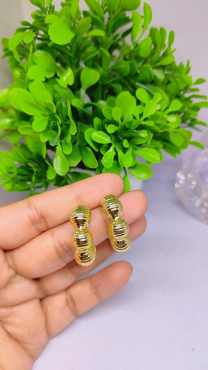 Elegant Gold Ribbed Hoop Earrings ✨