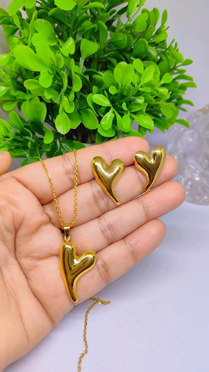 Elegant Golden Heart Pendant Set 💛