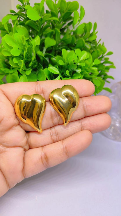 Elegant Golden Heart Stud Earrings 💛