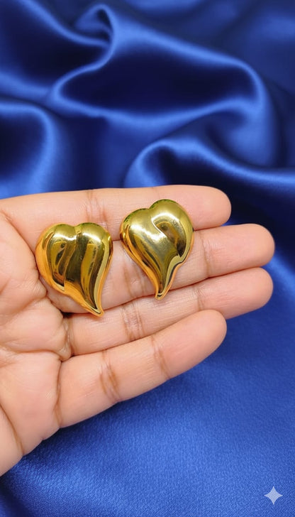Elegant Golden Heart Stud Earrings 💛
