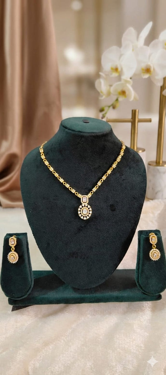 Royal Sunburst Pendant Necklace Set ✨