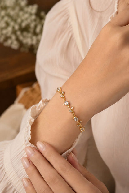 🌷 Tulip Bracelet – Delicate Elegance in Every Detail